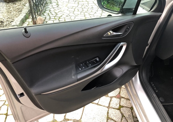 Opel Astra cena 45000 przebieg: 145000, rok produkcji 2018 z Jawor małe 497